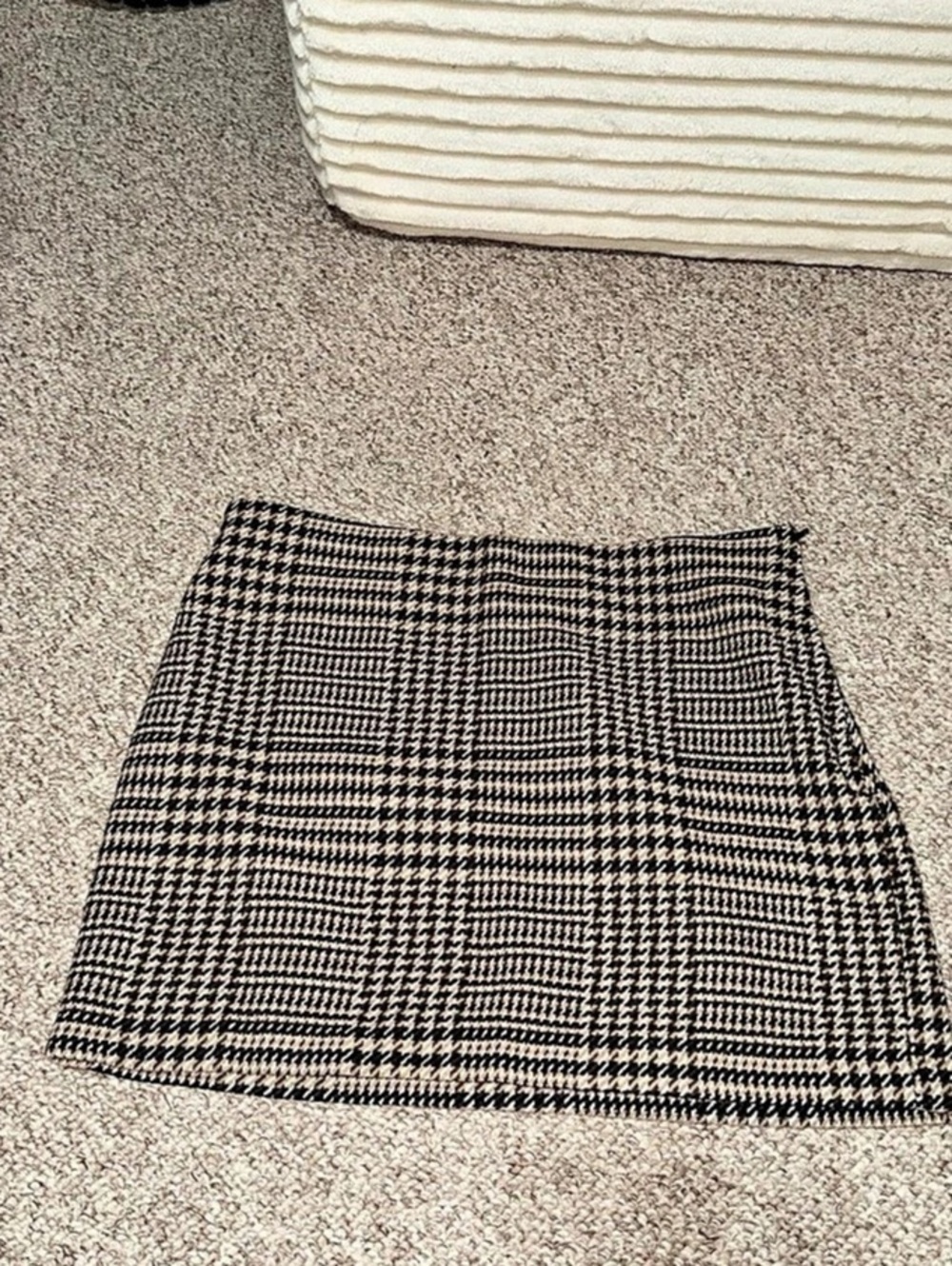 H&Medium Houndstooth Mini Skirt Houndstooth A-Line Skirt in Black & White Size